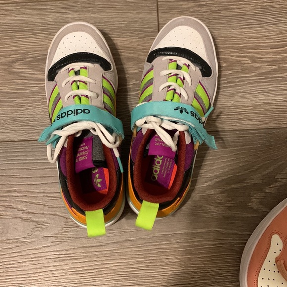 adidas - Picture 4 of 4